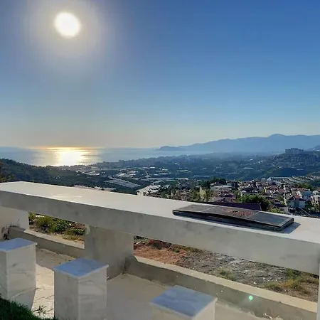 Sea View With Jacuzzi, 4 Bedrooms In - Dolcevita Vilă